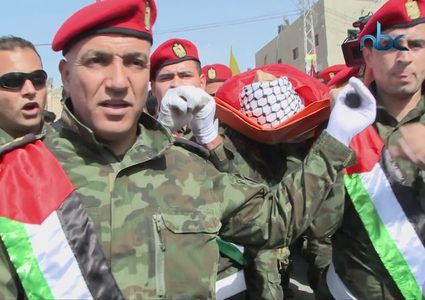 الآلاف يشيعون جثمان الشهيد بشارات شرق طوباس