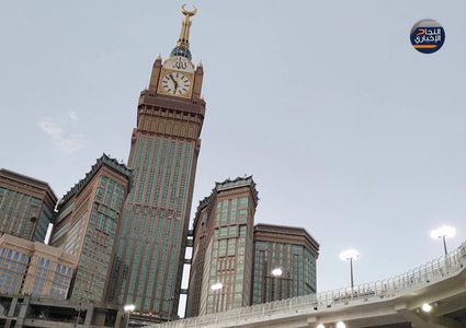 الحجاج يطوفون حول الكعبة المشرفة