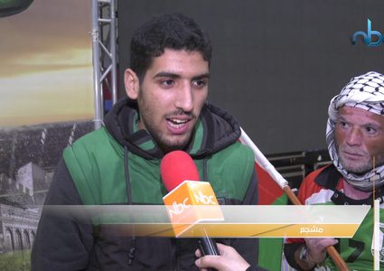 غزيون يشجعون الفدائي في مباراته مع سوريا