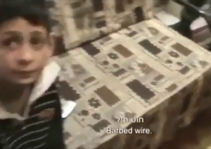 طفل فلسطيني نسي اسمه من شدة الخوف والرعب من الاحتلال