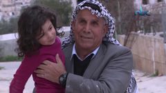 الحاج موسى لم يمنعه فقدان بصره من مواصلة شغفه في العزف