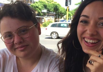 ناشطتان من نيوزيلندا تجمعان آلاف الدولارات لغزة