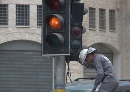 مشروع إعادة تأهيل الاشارات الضوئية في مدينة الخليل