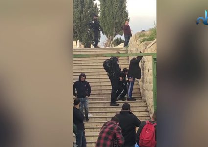 المقدسيون يتمكنون من إعادة فتح أبواب الأقصى المبارك
