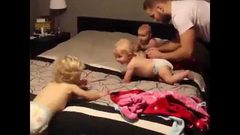 الحياة مع التوائم