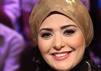 الفنانة المصرية صابرين تخلع الحجاب