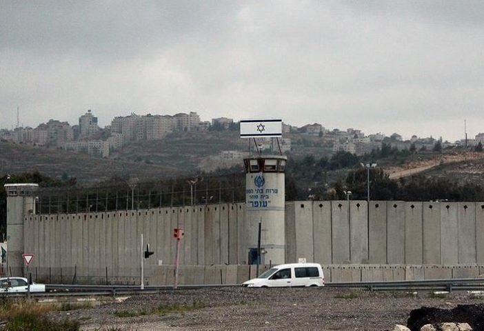 الاحتلال ينقل الأسير المريض أبو دياك للمستشفى مجدداً