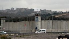 الاحتلال ينقل الأسير المريض أبو دياك للمستشفى مجدداً