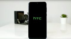 HTC تعود للمنافسة بهاتف مميز ورخيص