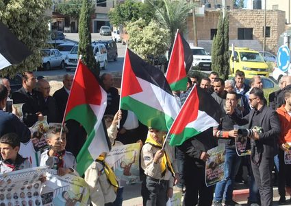 وقفات دعم  للأسير سامي أبو دياك في عدة محافظات