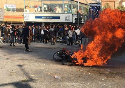 ثلاثة قتلى من عناصر الباسيخ في ايران على يد محتجين