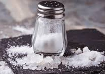 كيف يؤثر تناول الملح على عظام الإنسان؟