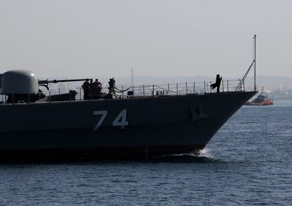 كوريا الجنوبية ترسل مدمرة إلى موقع "احتجاز الحوثيين" سفينتين لها