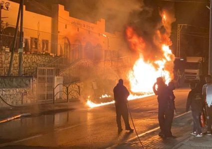 اندلاع نيران بحافلة في كفر كنا