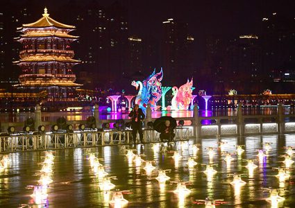 دورنات في سماء الصين تنفذ عرضاً رائعاً