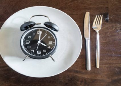 صيام 24 ساعة شهريا "يطيل" عمر مرضى القلب