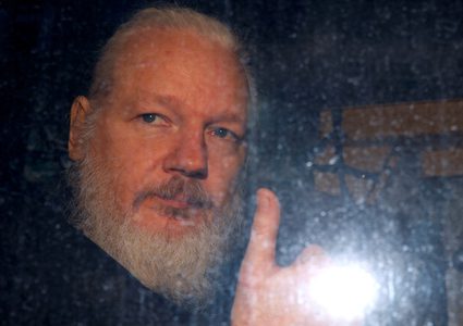 السويد تغلق التحقيق الأولي بحق مؤسس "ويكيليكس"