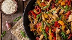 صدور الدجاج بدبس الرمان