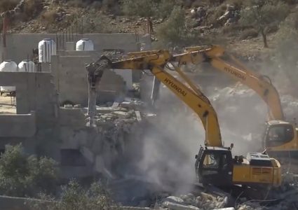 الاحتلال يهدم منزلين في شقبا غرب رام الله