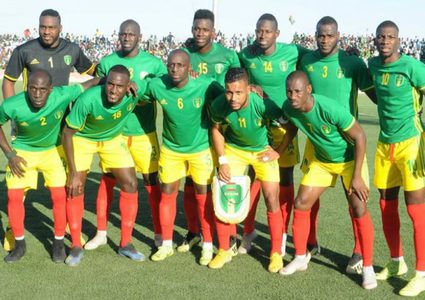 الجماهير الموريتانية ترفع العلم الفلسطيني