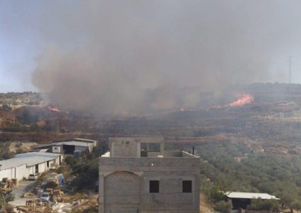 إخلاء منزل ومدرسة إثر حريق في دير حنا