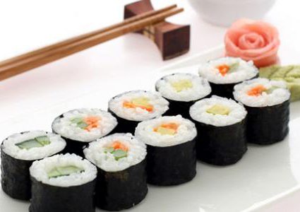 أخطر الأضرار الصحية الناجمة عن تناول طبق السوشي