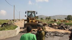 الاحتلال يستولي على جرافة جنوب نابلس