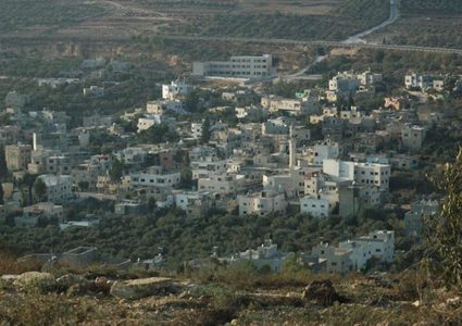 اعتداءات مستمرة من المستوطنين على أراضي قرية مادما