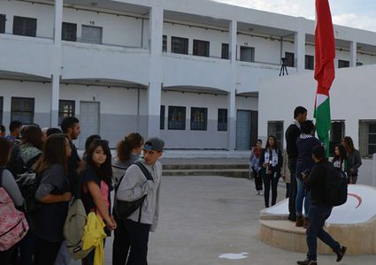 دقيقة صمت وتحية للعلمين في كافة المؤسسات التربوية في تونس