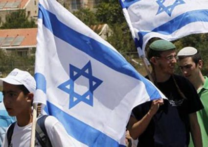 مستوطنون يحتشدون قرب بلدة تقوع في بيت لحم