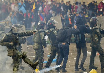 مقتل ثلاثة من رجال الأمن في هجوم على مركز للشرطة في كولومبيا