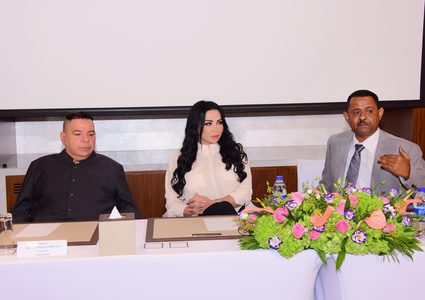 وفاء بن خليفة أول سعودية تحصل على الجواز الدبلوماسي