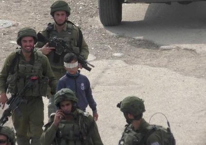 "بتسيلم" يوثق الإرهاب النفسي والجسدي خلال اعتقال الطفل إدريس