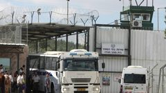 ثلاثة أسرى يدخلون أعواما جديدة في سجون الإحتلال