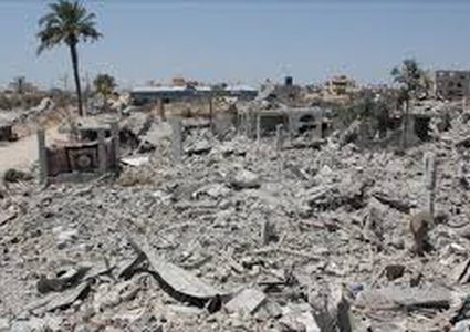 أصحاب المنازل المتضررة من حرب عام ٢٠١٤ يعتصمون أمام الأونروا