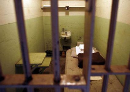 أسرى عتصيون يعيدون وجبات الطعام احتجاجًا على سوء أوضاعهم