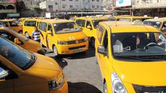 وقفة احتجاجية لسائقي المركبات العمومية لمقتل زميلهم محمد الريزي