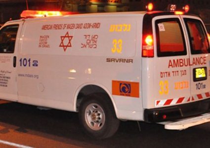 إصابة خطيرة لعامل سقط من علو