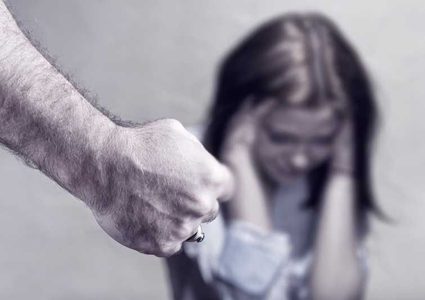 378 امرأة ضحايا العنف و101 أخرى تم تحويلهن لمراكز الحماية