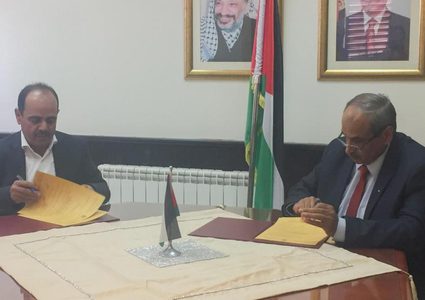 أمن حماس يحتجز وزير الأشغال العامة بغزة ويعتدي على زوجته