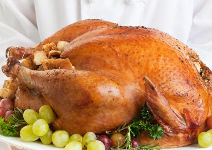 تحذير.. غسل الديك الرومي قبل الطهي ينشر البكتيريا الضارة