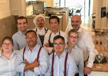 بروكسل..مطعم يحقق المركز الأول بفضل موظيفه المصابين بمتلازمة داون