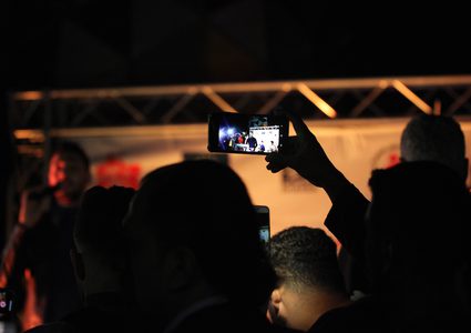 مواطنون يتضامنون مع النساء في غزة