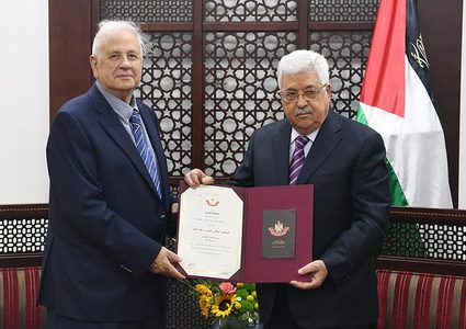 ناصر يُسلّم الرئيس محمود عباس رد حركة حماس حول الانتخابات