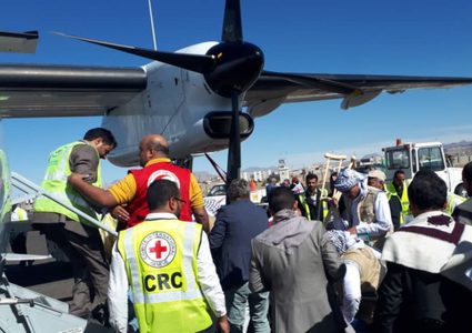 الصليب الأحمر ينقل 128 سجينا حوثيا من السعودية لليمن