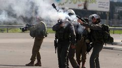 إصابات بالاختناق خلال مواجهات مع الاحتلال في بيت امر