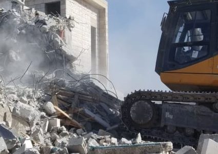 إصابات بالاختناق في مواجهات عقب هدم منزل في عصيرة