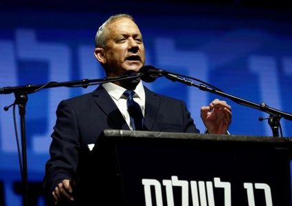 غانتس يطلق عدة تهديدات للمقاومة وحزب الله وإيران