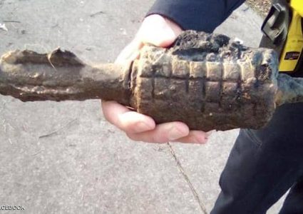 صياد يصطاد قنبلة من الحرب العالمية الأولى !