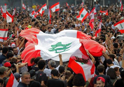استمرار الاحتجاجات الشعبية للمطالبة بحكومة إنقاذ في لبنان